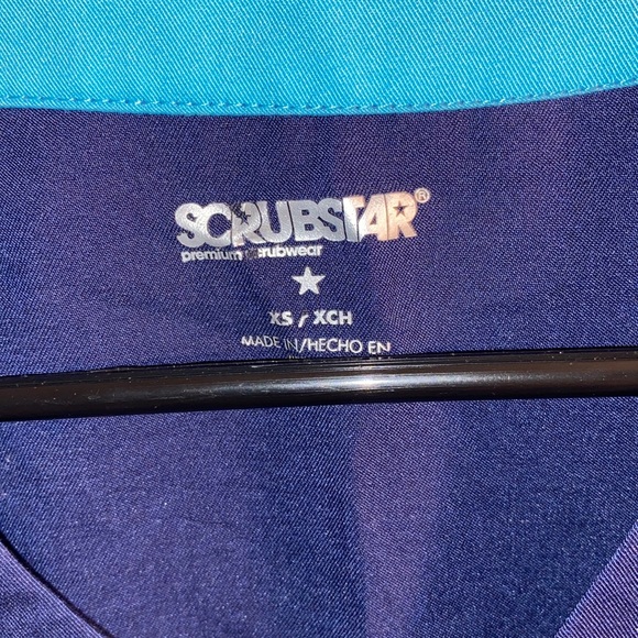 Scrub top - Picture 2 of 4